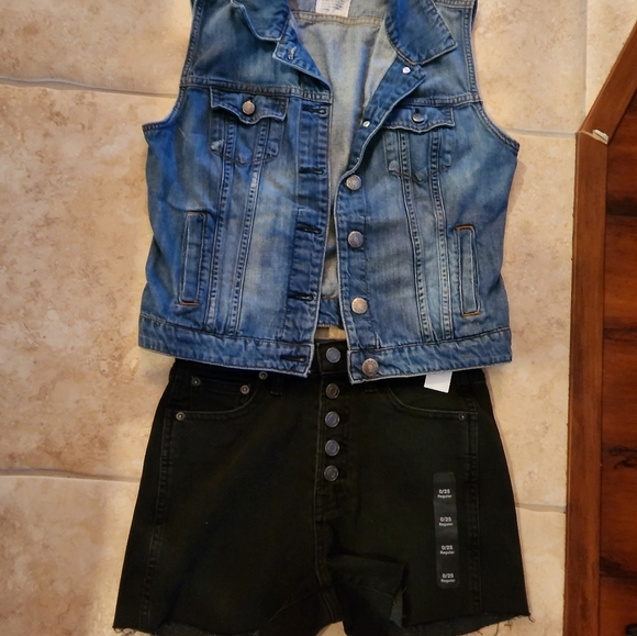 New Black high rise Gap Shorts - Picture 8 of 8